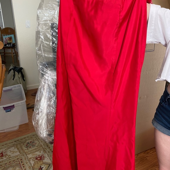 Beautiful formal, 3 pieces. Only been worn 2 - Picture 8 of 12